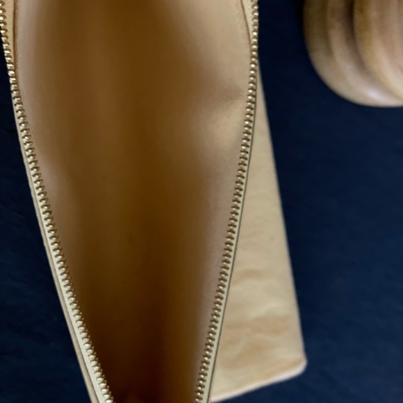 Louis Vuitton Epi Leather Pochette - Vanilla - Picture 16 of 16